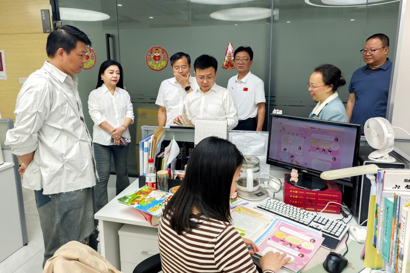 看望采編人員(1).jpg
