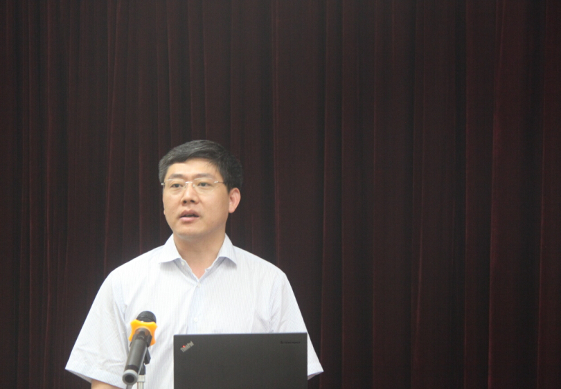 長江傳媒董事、副總經(jīng)理萬智發(fā)表講話